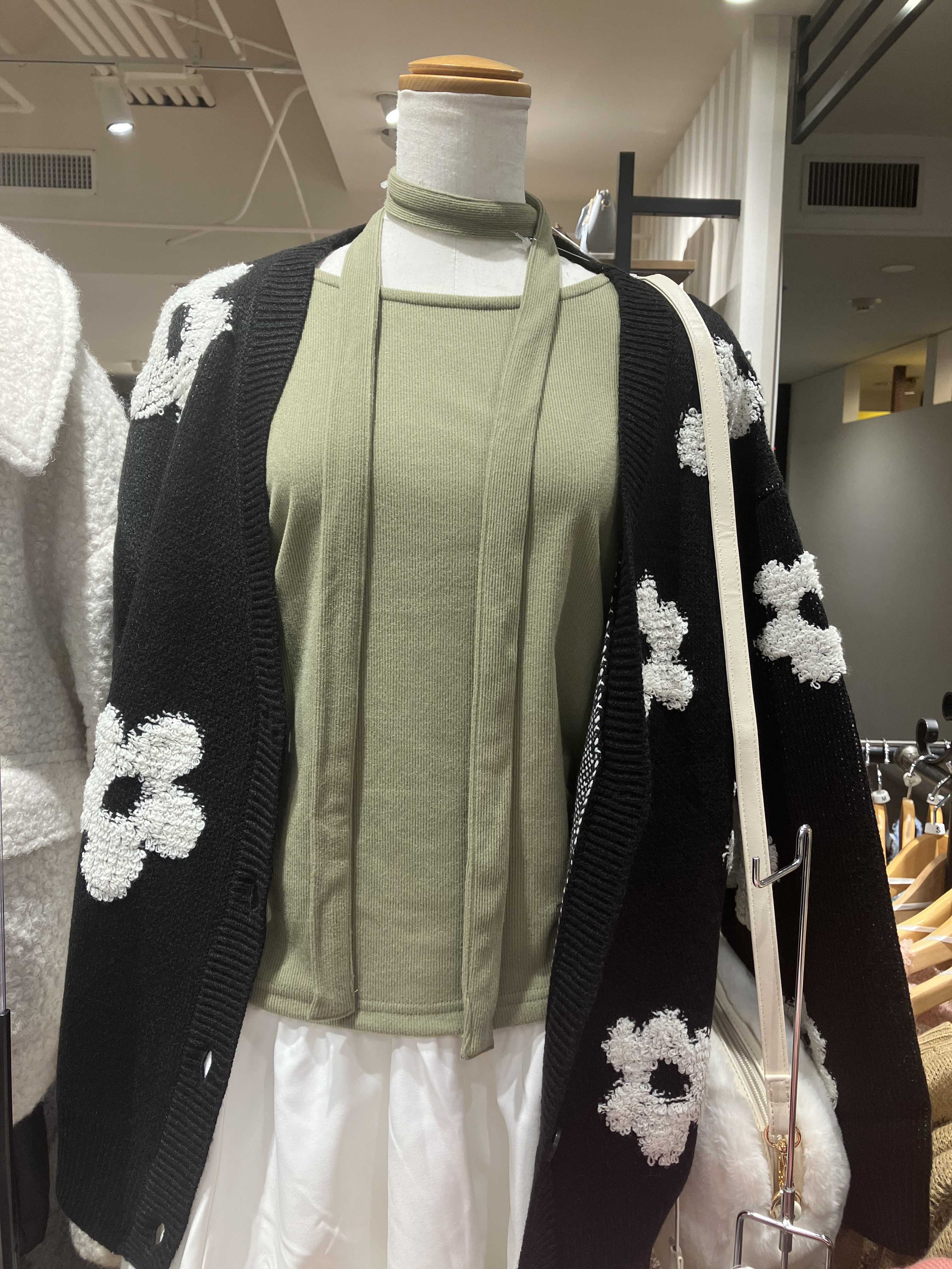 素材感に差をつけるカーデ！！！