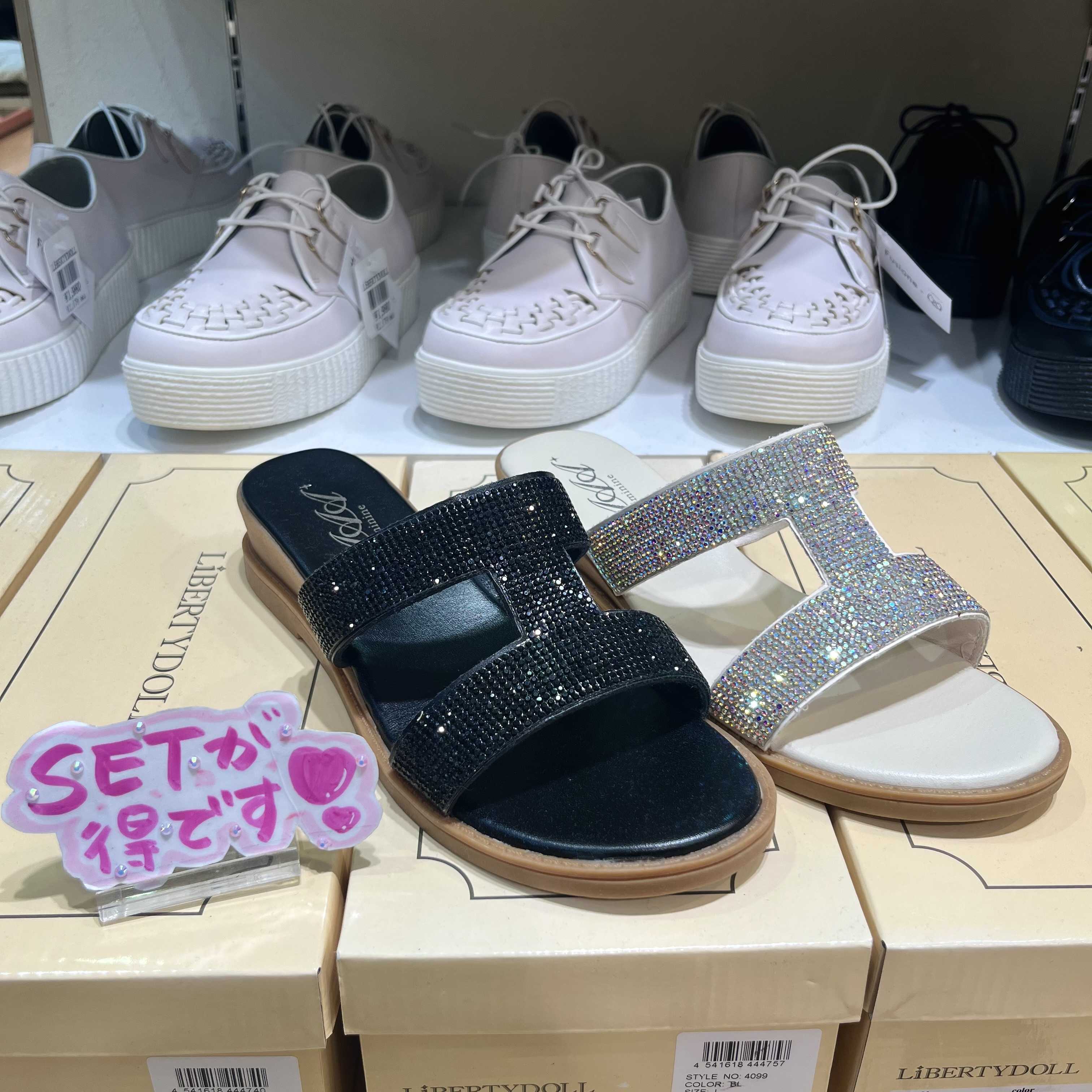 ＼✨爆売れ中✨／大人気ラインストーンサンダル✨