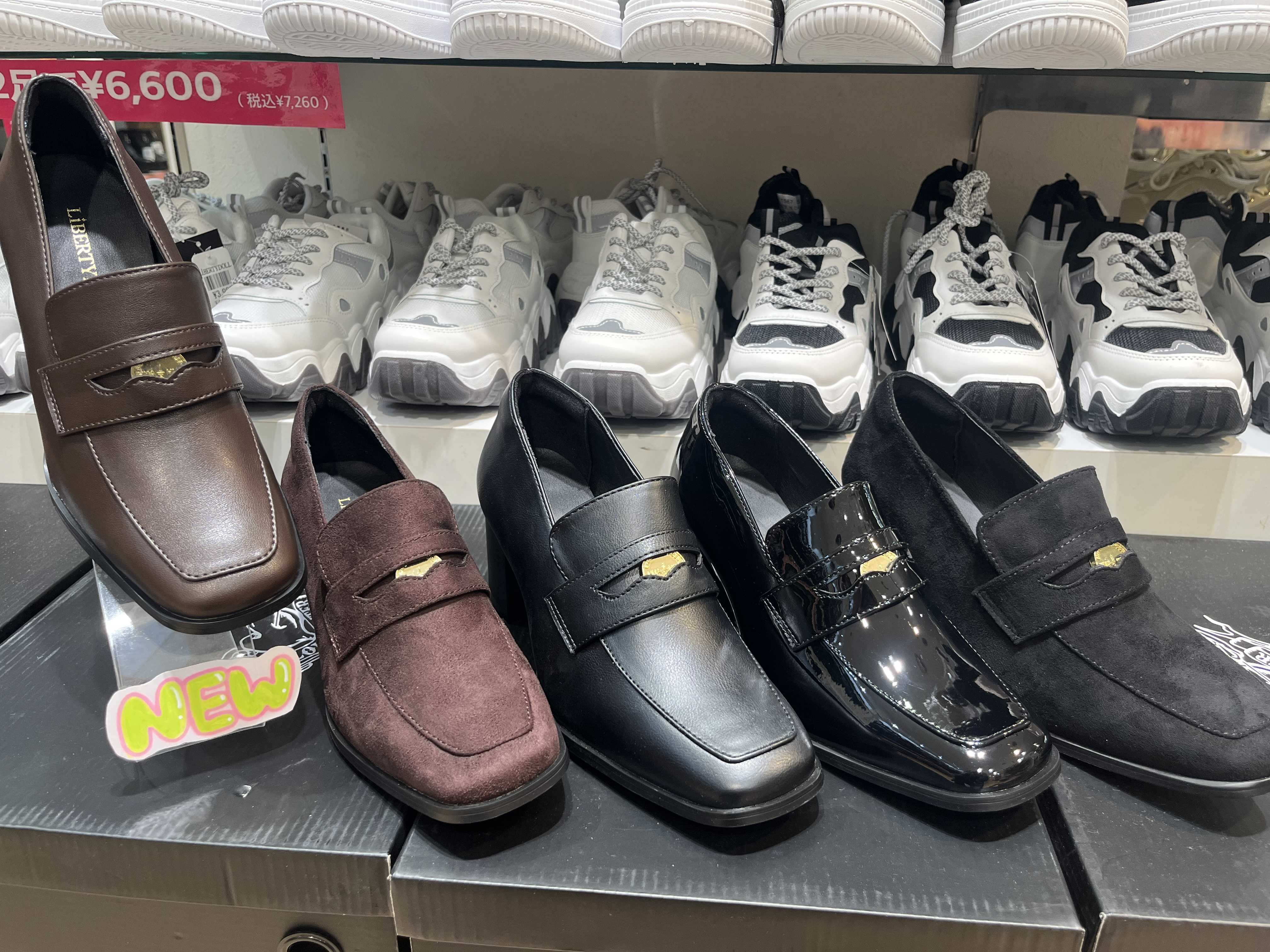 ＼♥待望の新入荷♥／スクエアトゥコインローファー✨